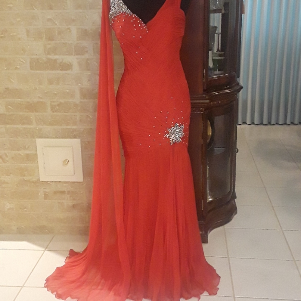 Beautiful Cocktail Gown - Picture 2 of 5